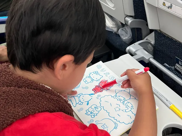 お絵描きをする息子